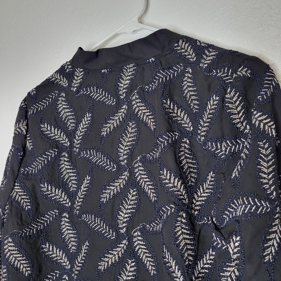 BKE Boutique Leaf Bomber Jacket Women's Size Medium - Picture 10 of 12